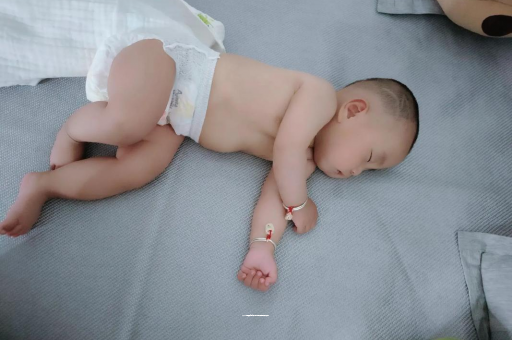 儋州三个月宝宝抬头不稳 儋州三个月宝宝抬头不稳